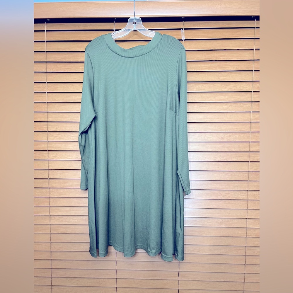 CAPSULE your Ultimate wardrobe Staples midi dress SZ 20 green
